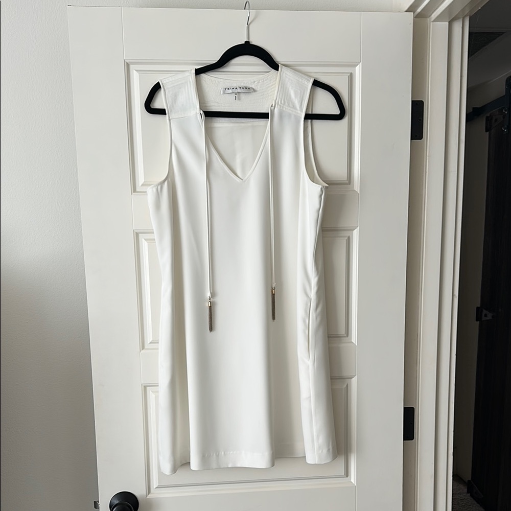 Trina Turk White Sleeveless V-Neck Sheath Mini Dress